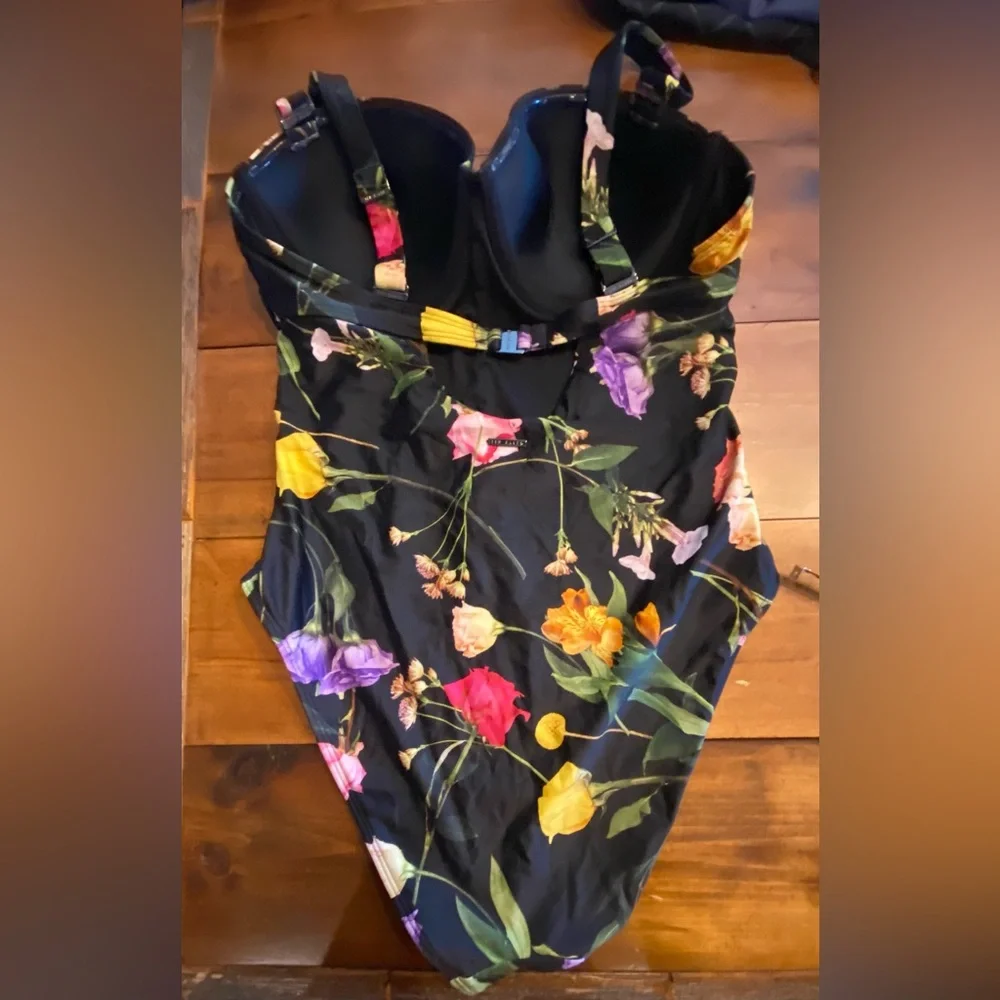 Ted Baker Saffiey Floral Print One Piece Swimsuit 
Size L. Preowned used once - Picture 5 of 9